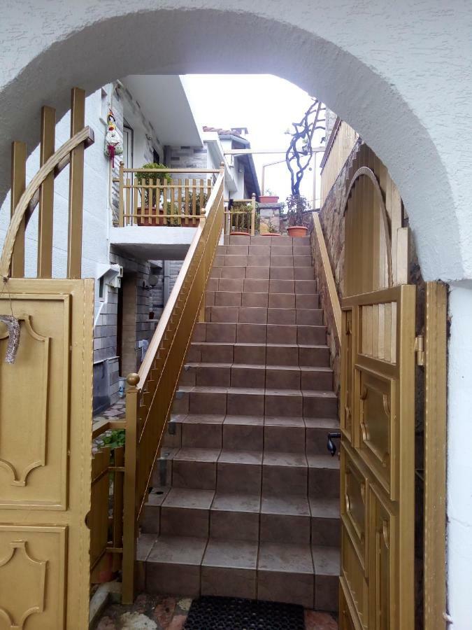 הוילה Gjirokastër Vila Ss Kekezi מראה חיצוני תמונה